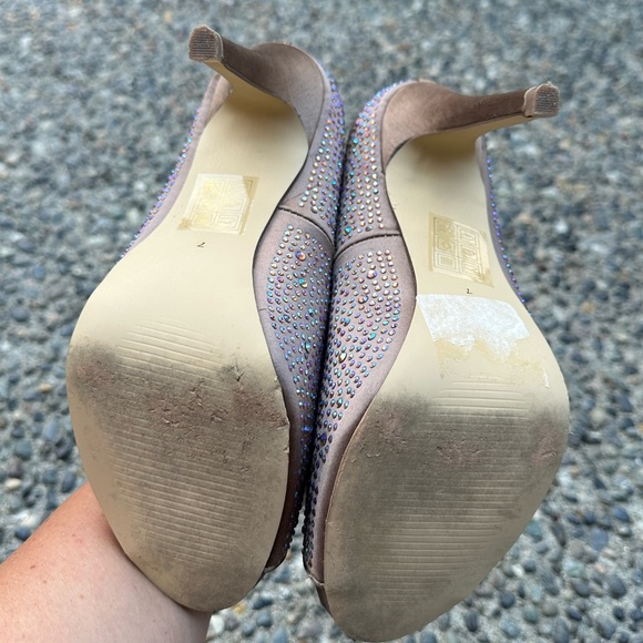 Le Chateau Fancy Heels size 7 - Picture 2 of 7